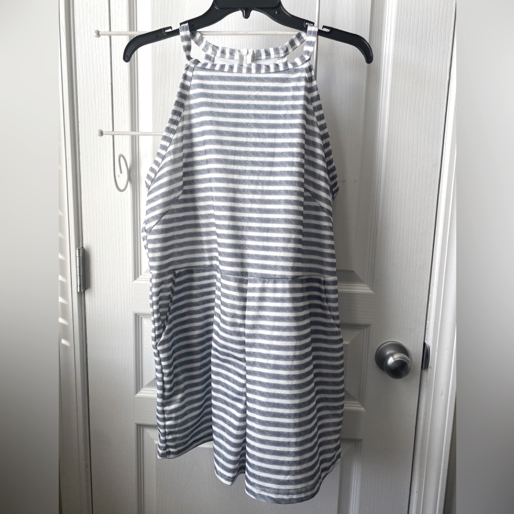 Pantalon gray and white striped romper.